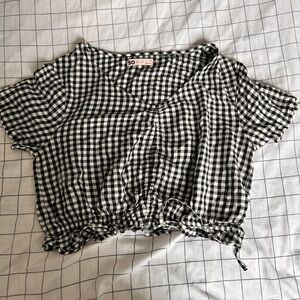 💫black gingham
💫never worn but it was a hand me down
💫great quality